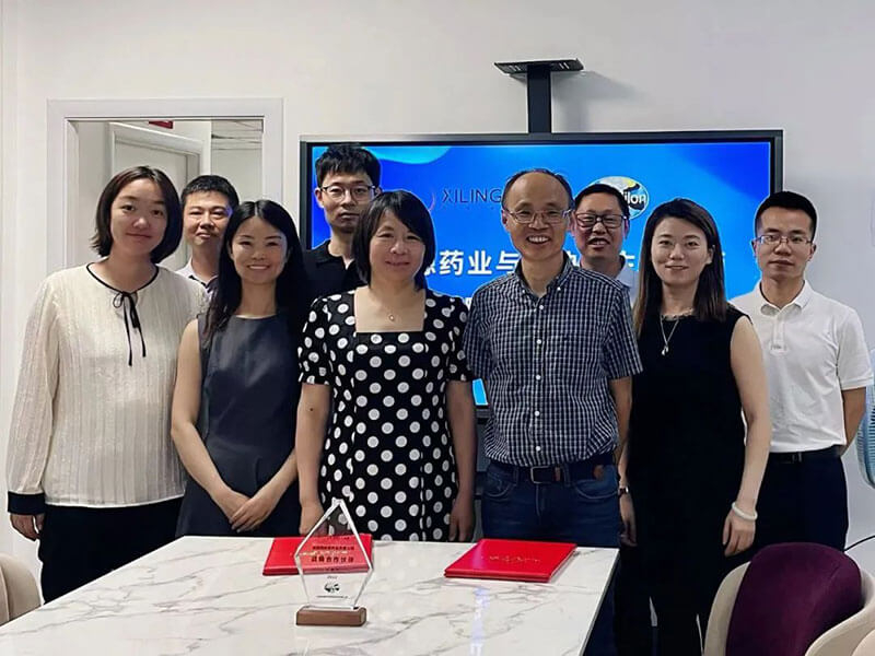 AG真人国际(中国)官方官网与西岭源药业结成战略伙伴关系.jpg AG真人国际(中国)官方官网与西岭源药业结成战略伙伴关系.jpg