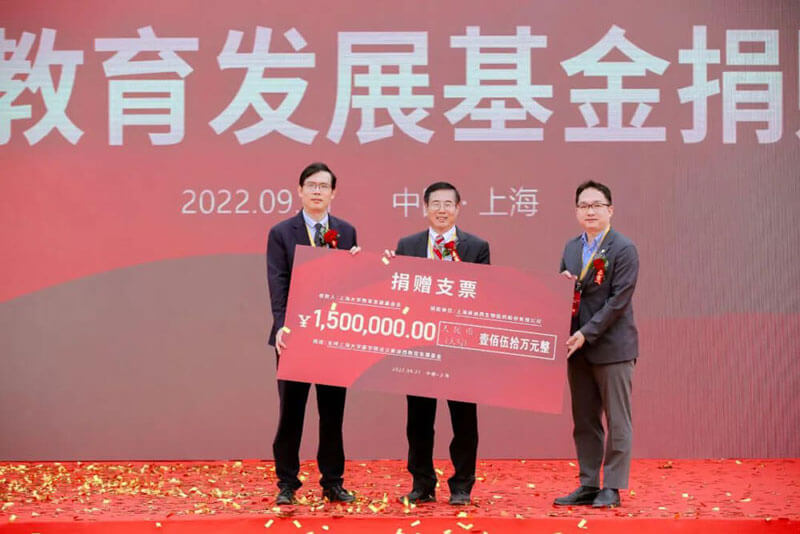 AG真人国际(中国)官方官网教育发展基金捐赠仪式.jpg AG真人国际(中国)官方官网教育发展基金捐赠仪式.jpg